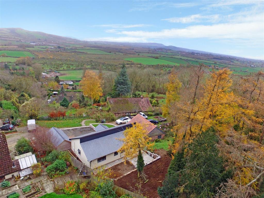 Shucknall Hill, Hereford 3 bed detached bungalow £375,000
