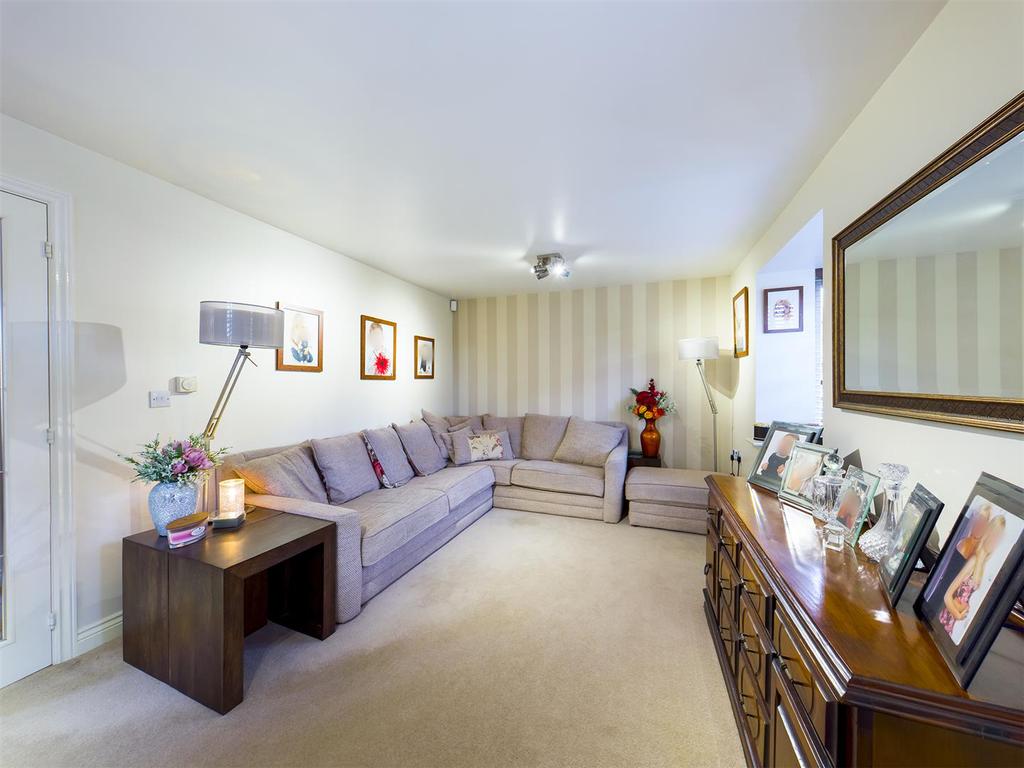 Benham Road, Basingstoke 3 bed detached house £365,000