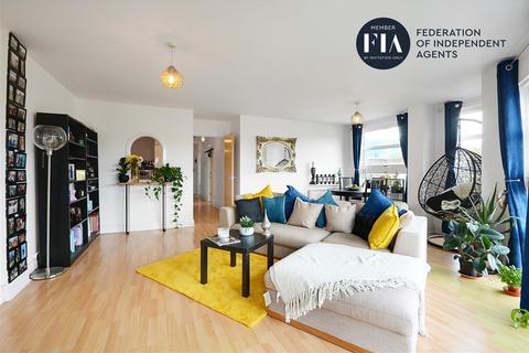 Flat 18, Rivers House Aitman Drive, Brentford, TW8 0ES