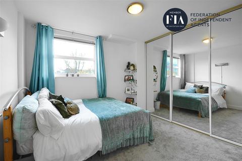 Flat 18, Rivers House Aitman Drive, Brentford, TW8 0ES