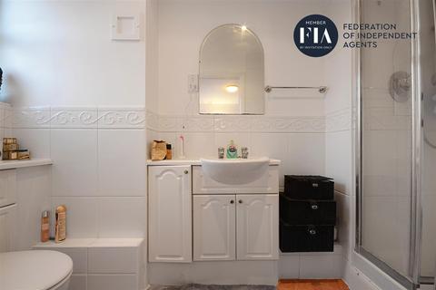 Flat 18, Rivers House Aitman Drive, Brentford, TW8 0ES