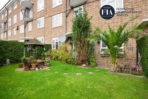 17 Hazel Close, Brentford, TW8 8NG