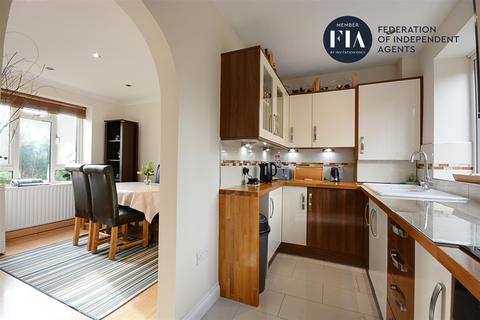 17 Hazel Close, Brentford, TW8 8NG