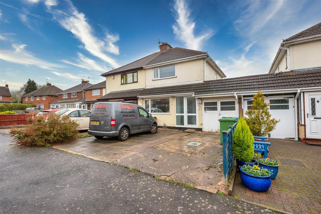 Downie Road, Codsall, Wolverhampton, WV8 1JE 3 bed semidetached house