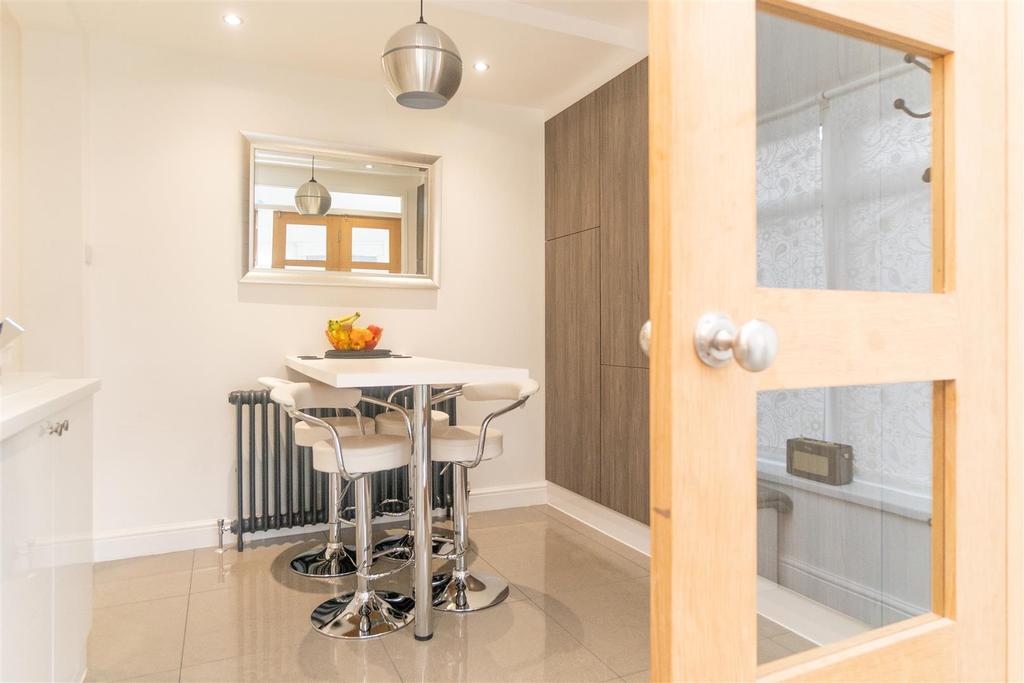 Open Plan Breakfast Kitchen