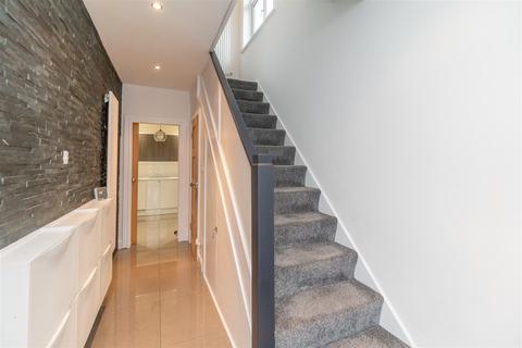 107 Greythorn Drive, West Bridgford, Nottingham, NG2 7GB