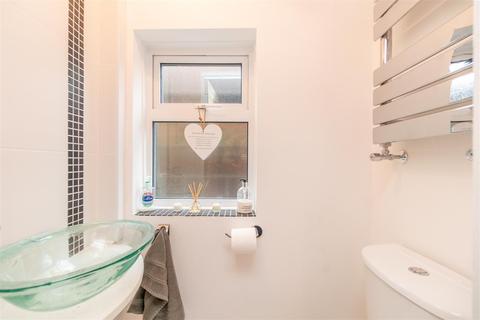 107 Greythorn Drive, West Bridgford, Nottingham, NG2 7GB