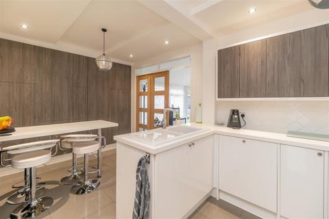 107 Greythorn Drive, West Bridgford, Nottingham, NG2 7GB