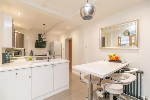 107 Greythorn Drive, West Bridgford, Nottingham, NG2 7GB