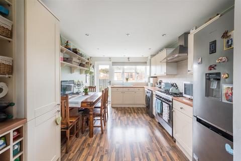 25 Allingham Road, Reigate, RH2 8HU