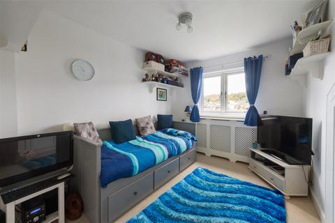 25 Allingham Road, Reigate, RH2 8HU