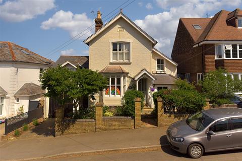 28 Howard Road, Reigate, RH2 7JE