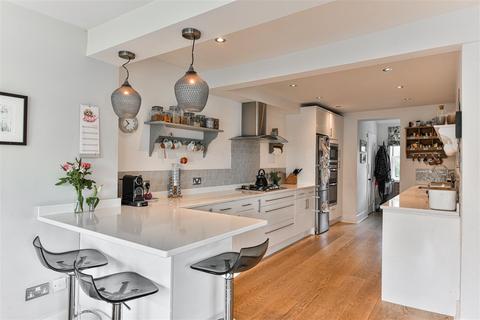 28 Howard Road, Reigate, RH2 7JE