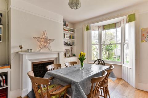 28 Howard Road, Reigate, RH2 7JE