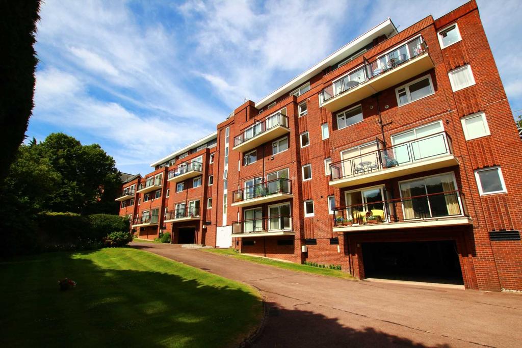 Meads Road, Eastbourne, BN20 7PY 2 bed flat £260,000