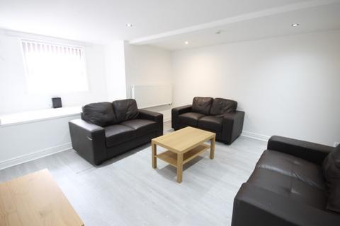 6 bedroom end of terrace house to rent, Headingley Mount, Headingley, Leeds, LS6 3EL