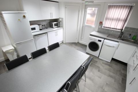 6 bedroom end of terrace house to rent, Headingley Mount, Headingley, Leeds, LS6 3EL