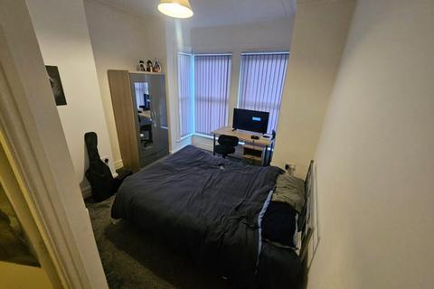 undefined, Headingley Mount, Headingley, Leeds, LS6 3EL
