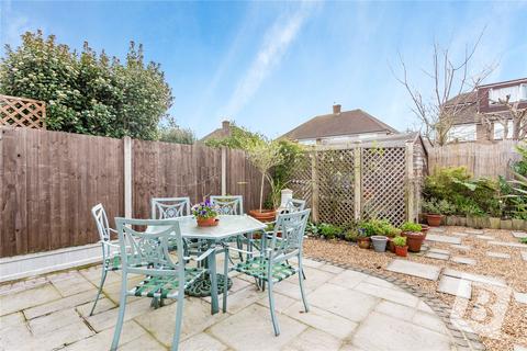 8 Fleet Close, Upminster, RM14 1PS