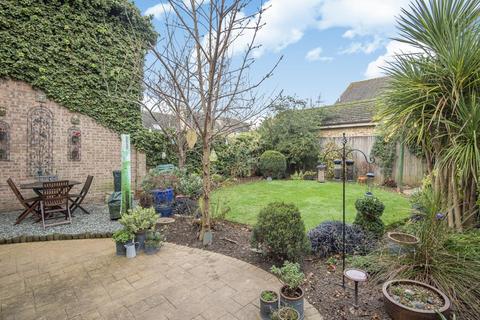 43 Eton Close, Witney, OX28 3GA