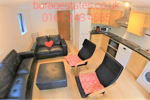 3 bedroom apartment to rent, Ladybarn Lane, Manchester m14 6nq