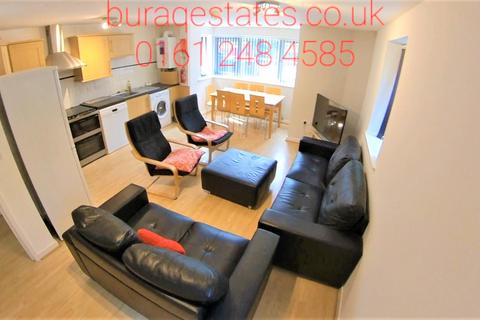 3 bedroom apartment to rent, Ladybarn Lane, Manchester m14 6nq