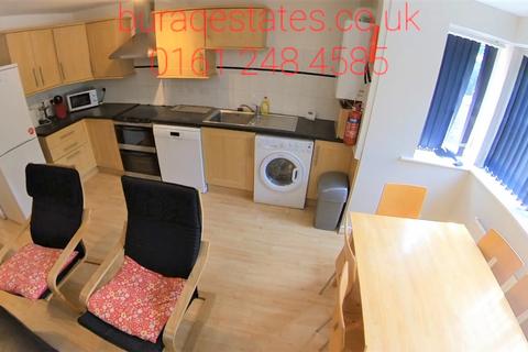 3 bedroom apartment to rent, Ladybarn Lane, Manchester m14 6nq