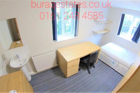 3 bedroom apartment to rent, Ladybarn Lane, Manchester m14 6nq