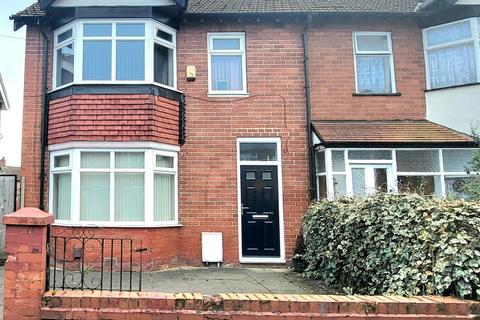 3 bedroom semi-detached house to rent, Kingswood Road,  M14 7PU