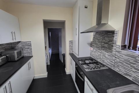 4 bedroom terraced house to rent, Beverly Road,  M14 6TG