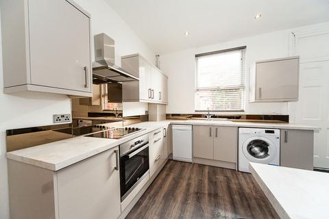 6 bedroom terraced house to rent, Burchett Grove, Woodhouse, Leeds, LS6 2JA