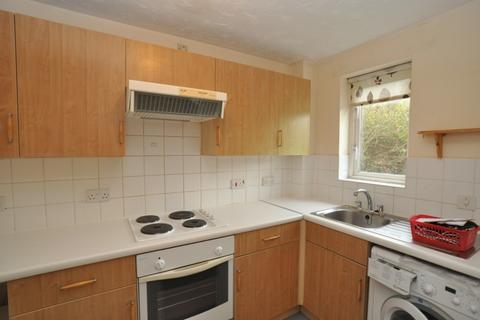 2 bedroom flat to rent, Redoubt Close, Hitchin, SG4