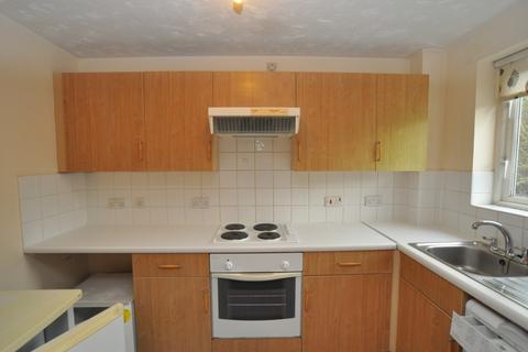 2 bedroom flat to rent, Redoubt Close, Hitchin, SG4