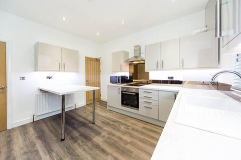 6 bedroom terraced house to rent, Lucas Street, Woodhouse, Leeds, LS6 2JD