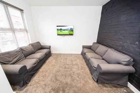 6 bedroom terraced house to rent, Lucas Street, Woodhouse, Leeds, LS6 2JD
