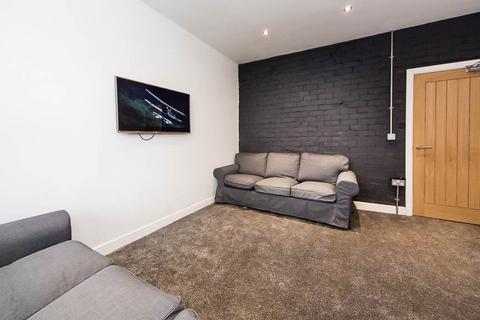 6 bedroom terraced house to rent, Lucas Street, Woodhouse, Leeds, LS6 2JD