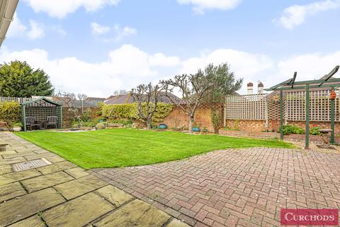 3 Copthorne Close, Shepperton, TW17 9EW