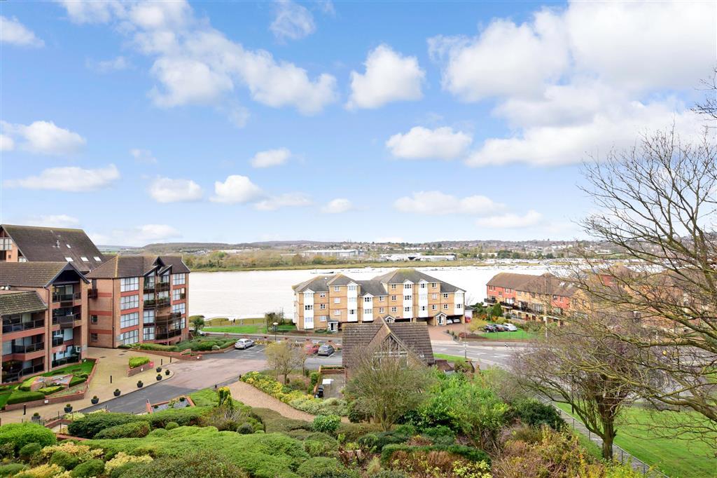 Esplanade, Rochester, Kent 2 bed ground floor flat £375,000