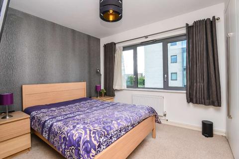 2 bedroom flat for sale, Werner Court, Limehouse Cut, London