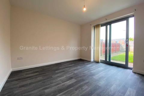 4 bedroom townhouse to rent - Falconwood Way, Ashton Old Road, Beswick, Manchester, M11 3LN