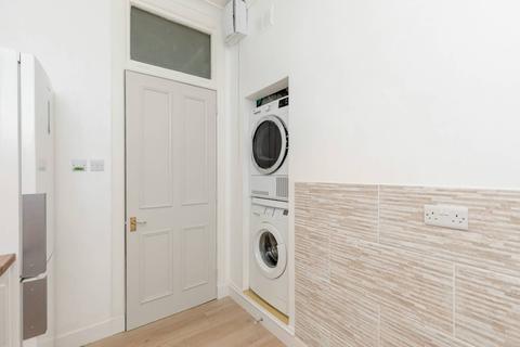 2f1, 3 Buccleuch Terrace, Edinburgh, EH8 9NB
