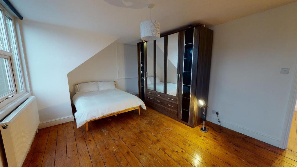 Fantastic large 3 bedroom flat in Bowes Park