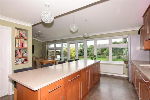 29 Calderwood, Gravesend, DA12 4QH