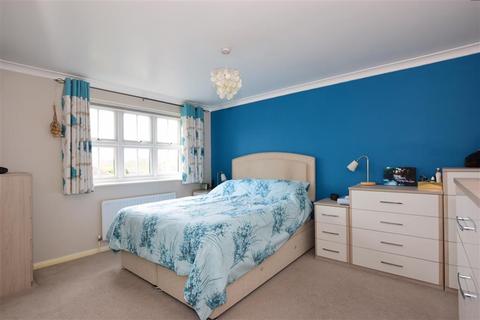29 Calderwood, Gravesend, DA12 4QH