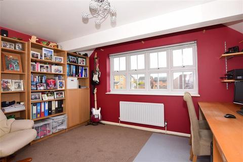 29 Calderwood, Gravesend, DA12 4QH
