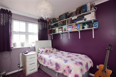 29 Calderwood, Gravesend, DA12 4QH