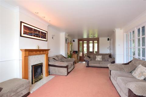 29 Calderwood, Gravesend, DA12 4QH
