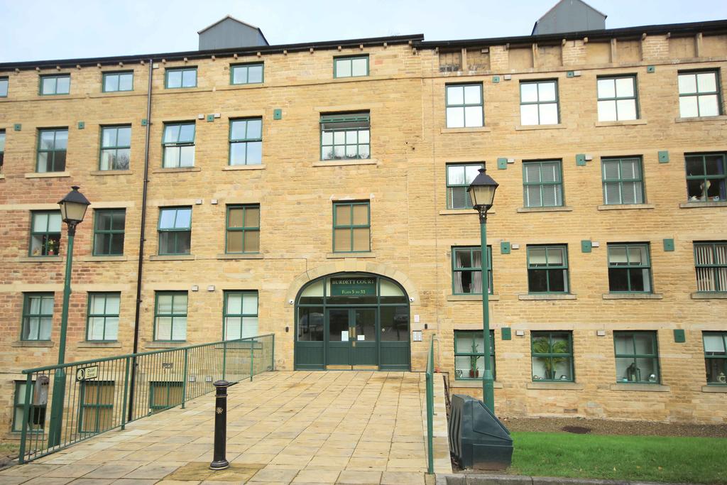 8 Burdett Court, Milnsbridge... 1 bed apartment £70,000