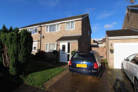 3 bedroom semi-detached house for sale - Stour Close, Newport Pagnell, Buckinghamshire