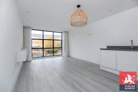27 Crossway, London, N16 8LA